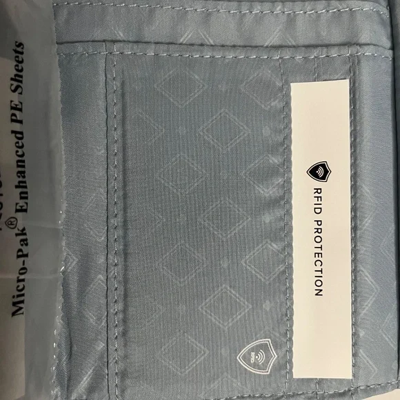 NWT Vera Bradley Cherry Blossoms Ultralight RFID Mini Trifold Wallet - Picture 7 of 11